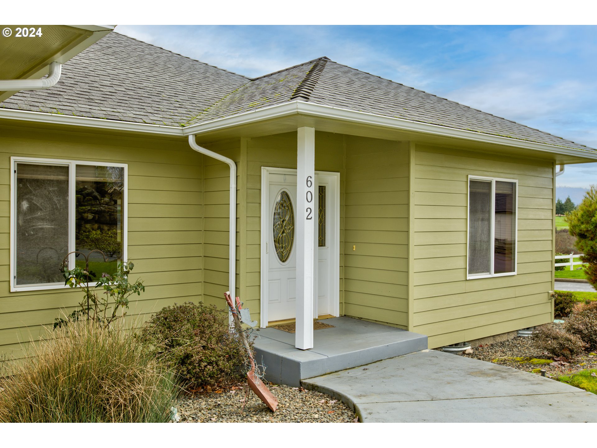 602 Divot Loop Sutherlin, OR 97479 - Photo 2 of 47 Gallery Image 2