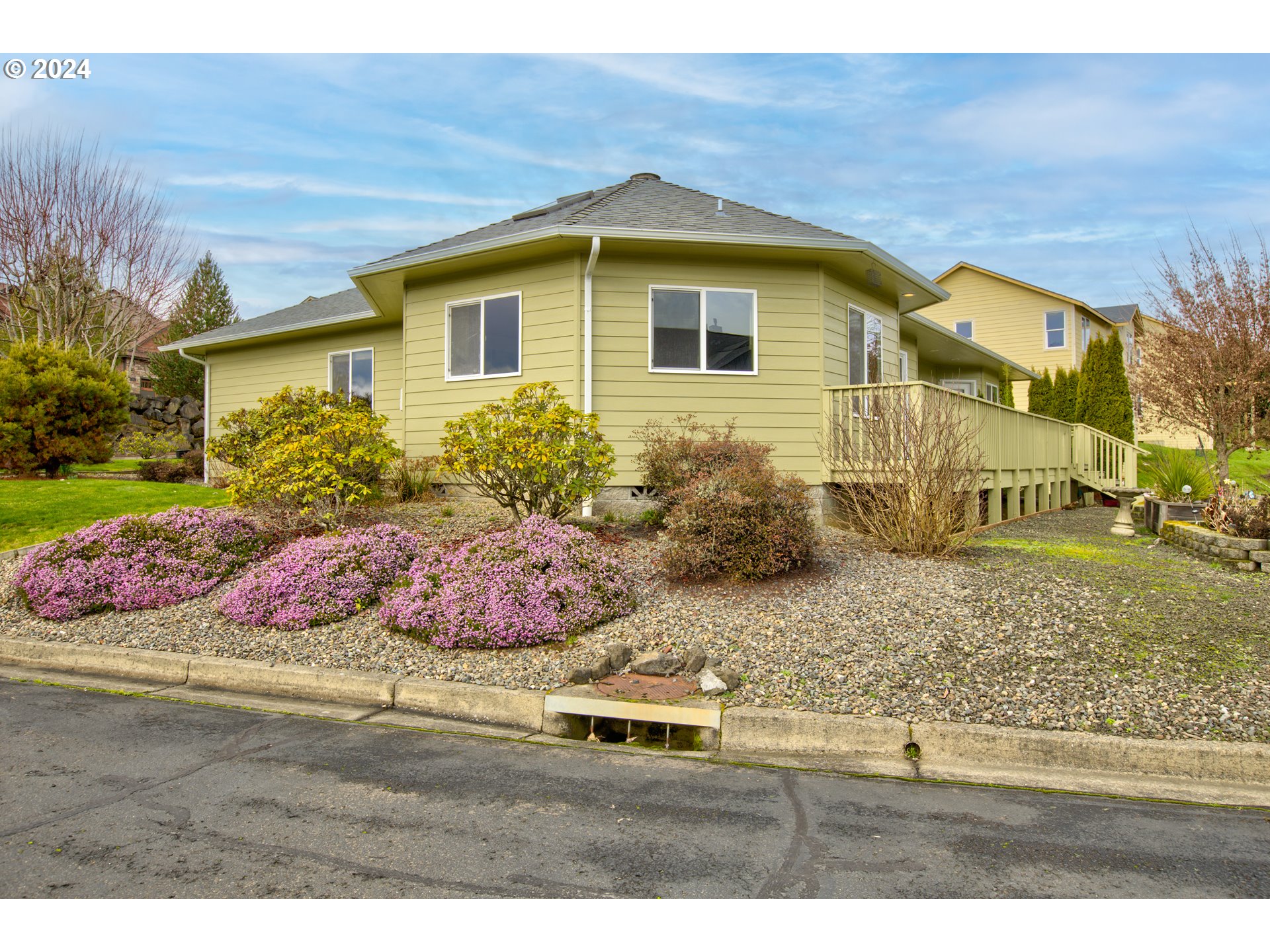 602 Divot Loop Sutherlin, OR 97479 - Photo 3 of 47 Gallery Image 3