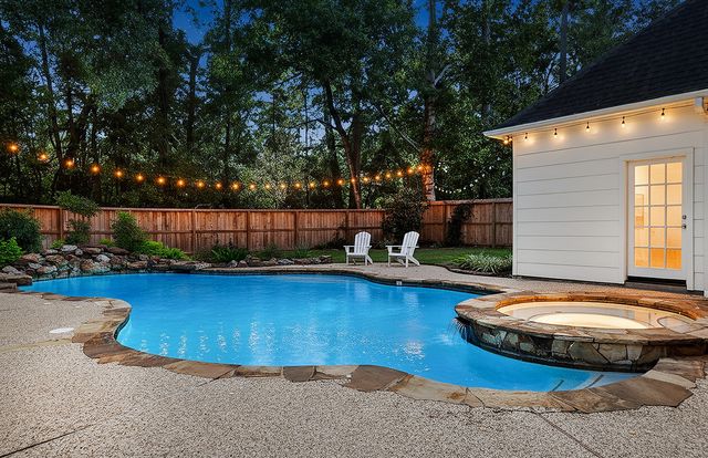 $1,150,000 | 26 North Highland Court, The Woodlands, TX 77381