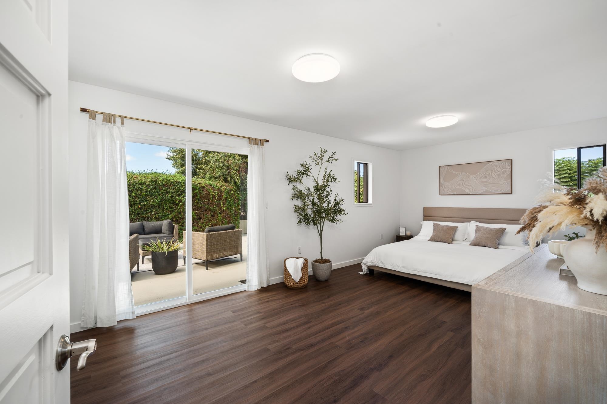 84 Mano Drive Kula, HI 96790 - Photo 17 of 25 a living room with furniture and window