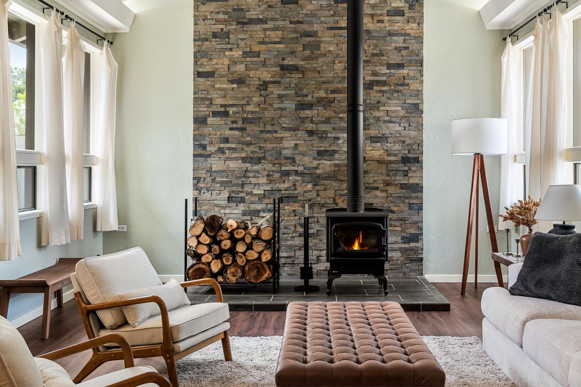 84 Mano Drive Kula, HI 96790 - Photo 2 of 25 a living room with furniture a fireplace and a window