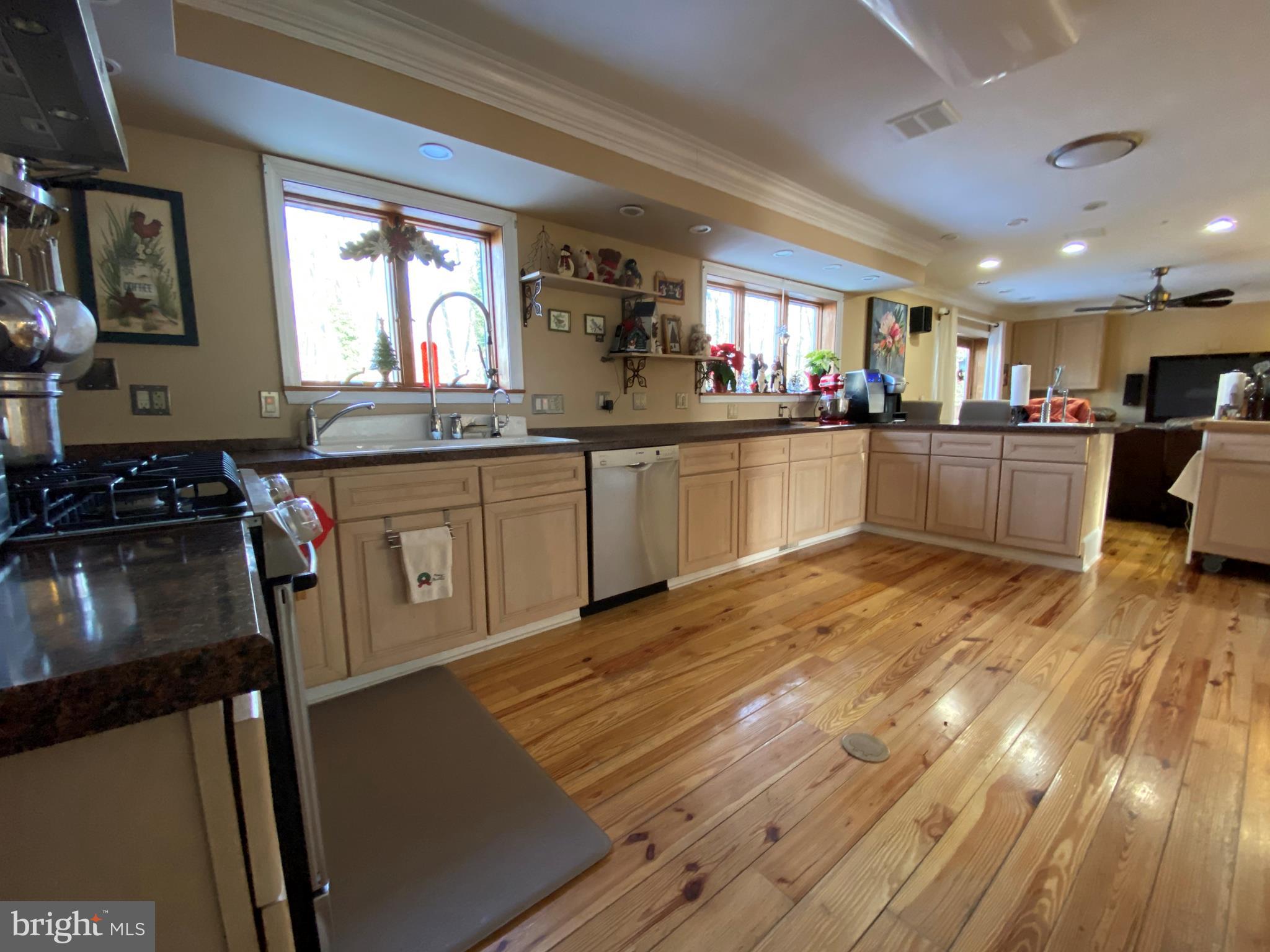 364 Johnson Road Sicklerville, NJ 08081 - Photo 5 of 28 Kitchen
