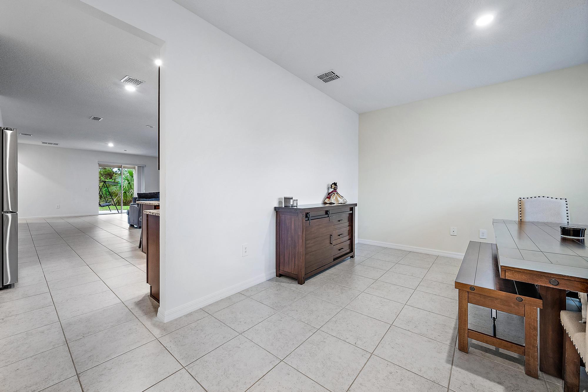 683 Southwest Jada Road Port St. Lucie, FL 34953 - Photo 8 of 26 683 SW Jada Rd -8