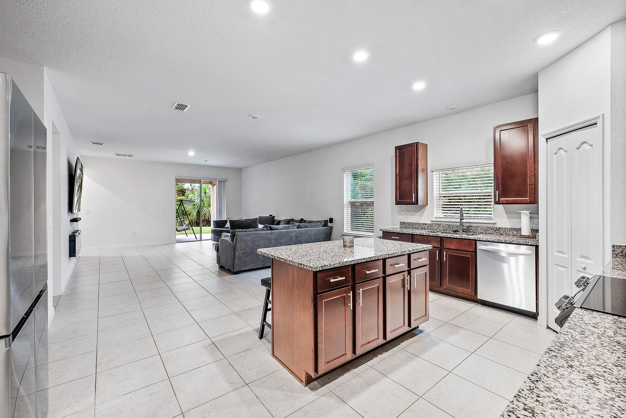 683 Southwest Jada Road Port St. Lucie, FL 34953 - Photo 9 of 26 683 SW Jada Rd -9