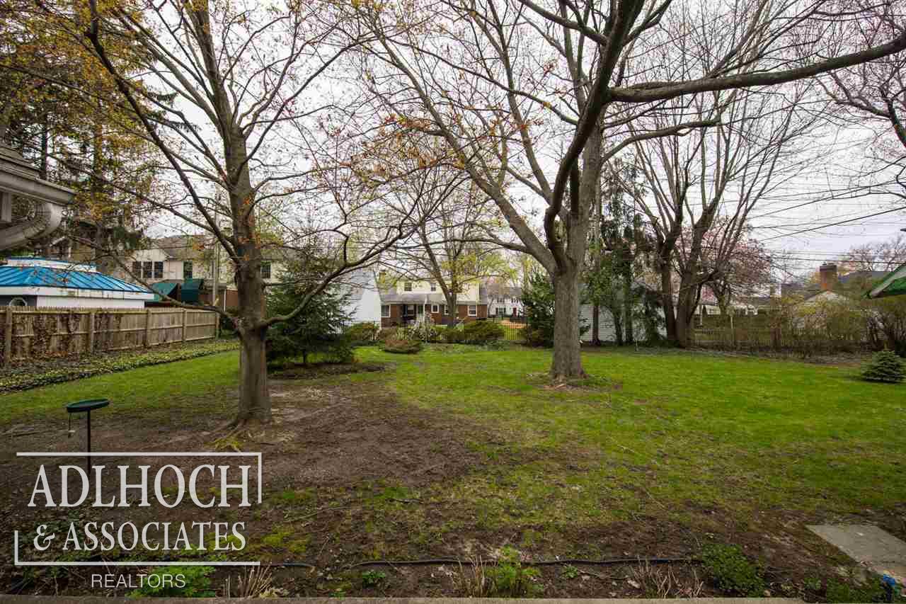 1037 Cadieux Road Grosse Pointe, MI 48230 - Photo 29 of 39 31378057-28.JPG