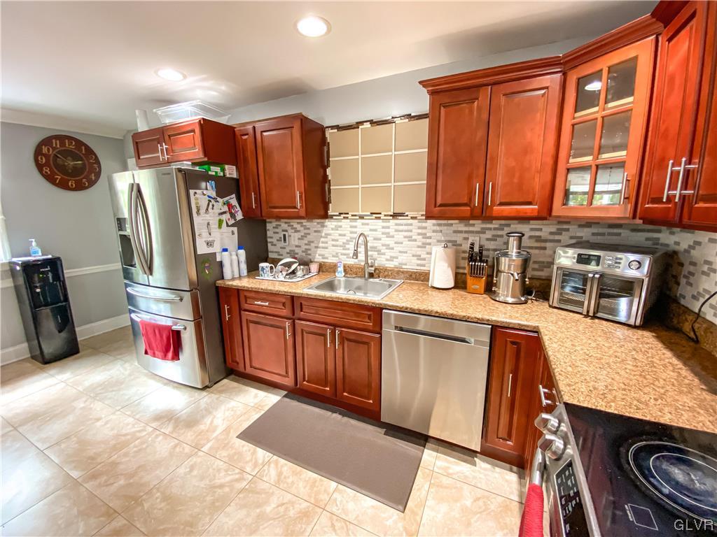 6529 Laurel Road Pocono Summit, PA 18346 - Photo 8 of 37 Gallery Image 8