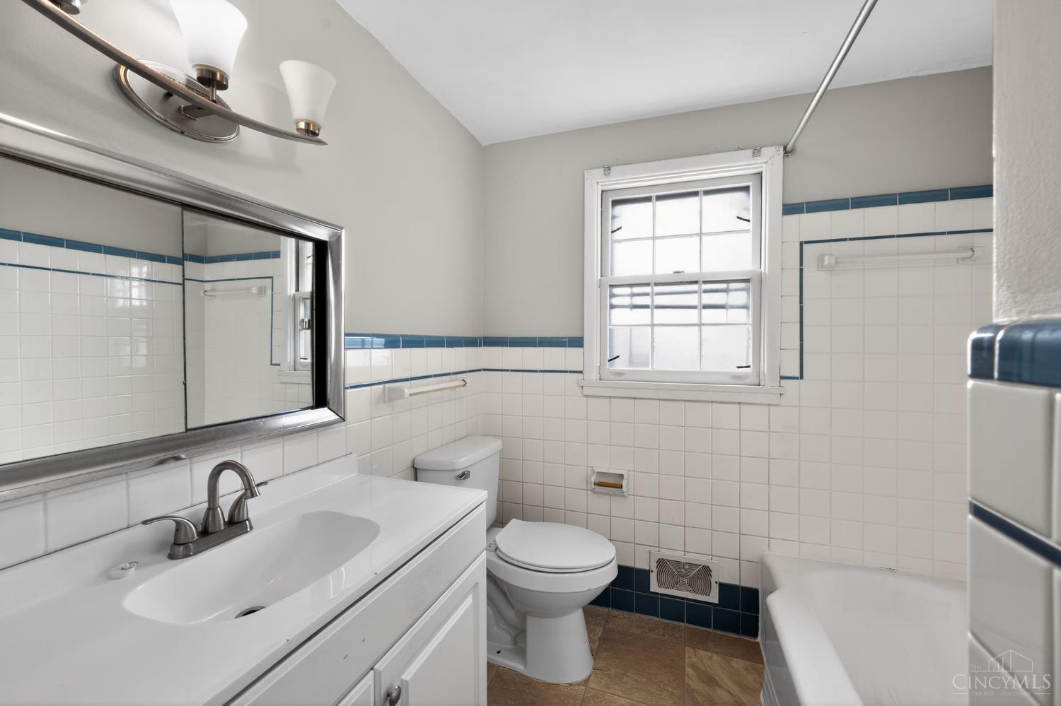 313 Pershing Avenue Cincinnati, OH 45215 - Photo 20 of 36