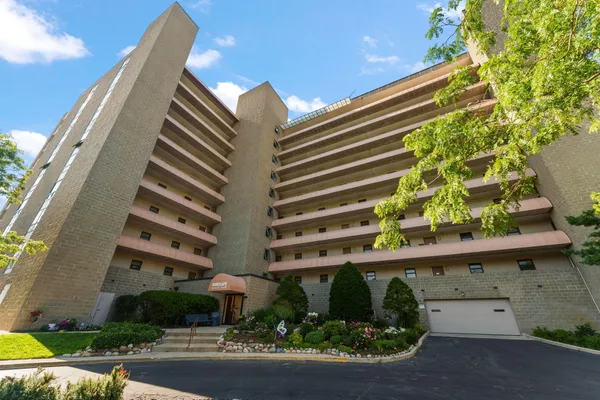 $615,000 | 100 Lake Shore Drive, Unit 701, Michigan City, IN 46360