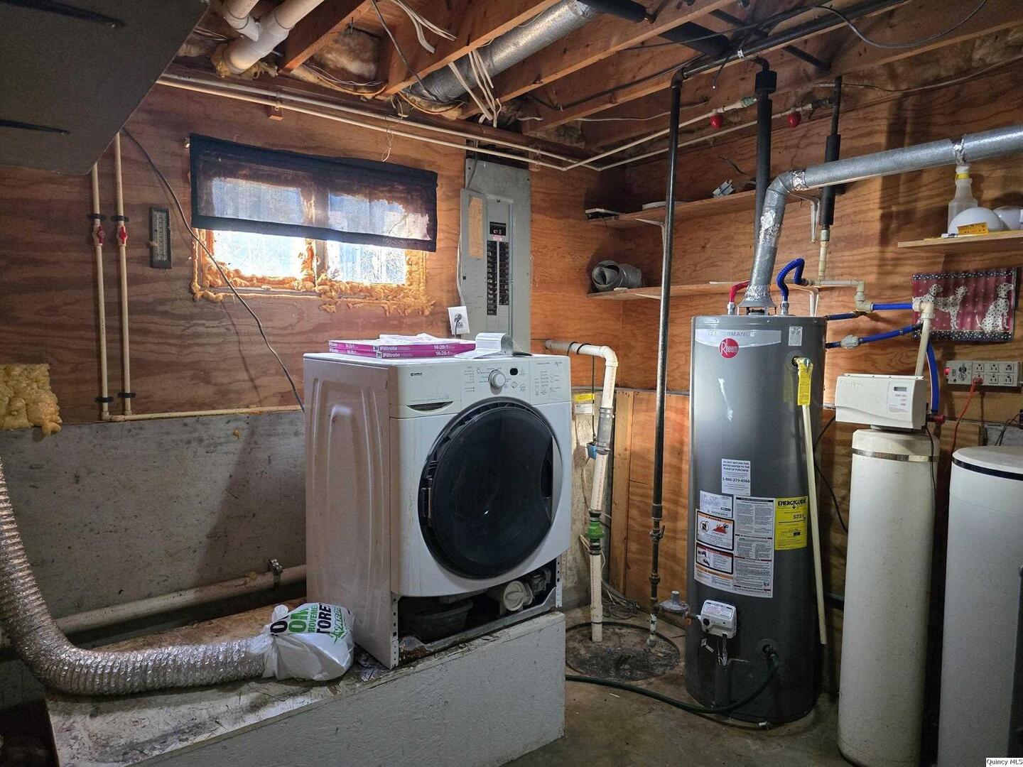 305 East 3rd Street Bowen, IL 62316 - Photo 22 of 32 a utility room with dryer and washer
