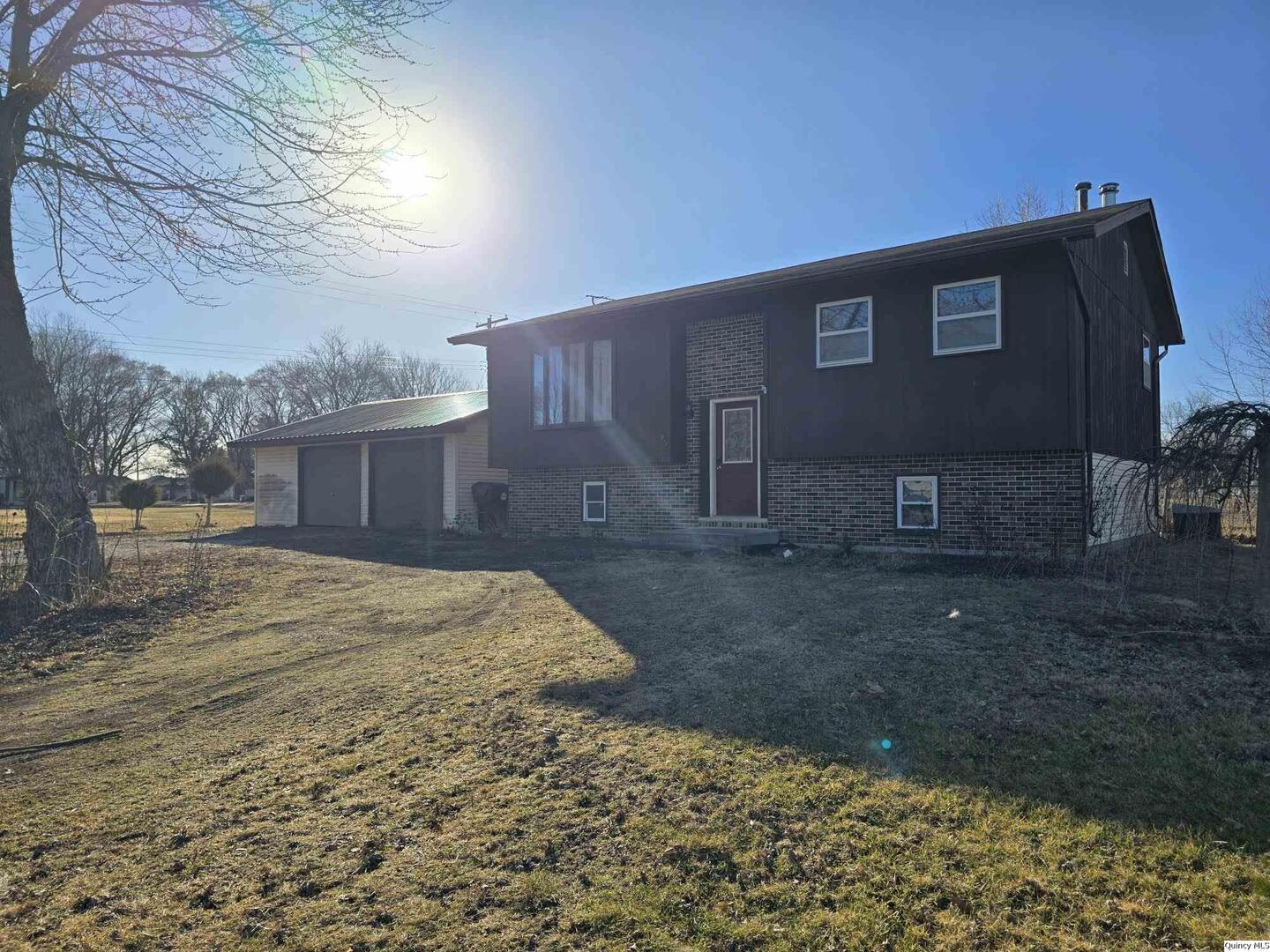 305 East 3rd Street Bowen, IL 62316 - Photo 25 of 32 a backyard of a house
