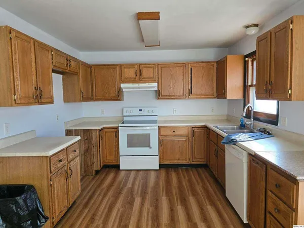 $109,500 | 305 East 3rd Street, Bowen, IL 62316