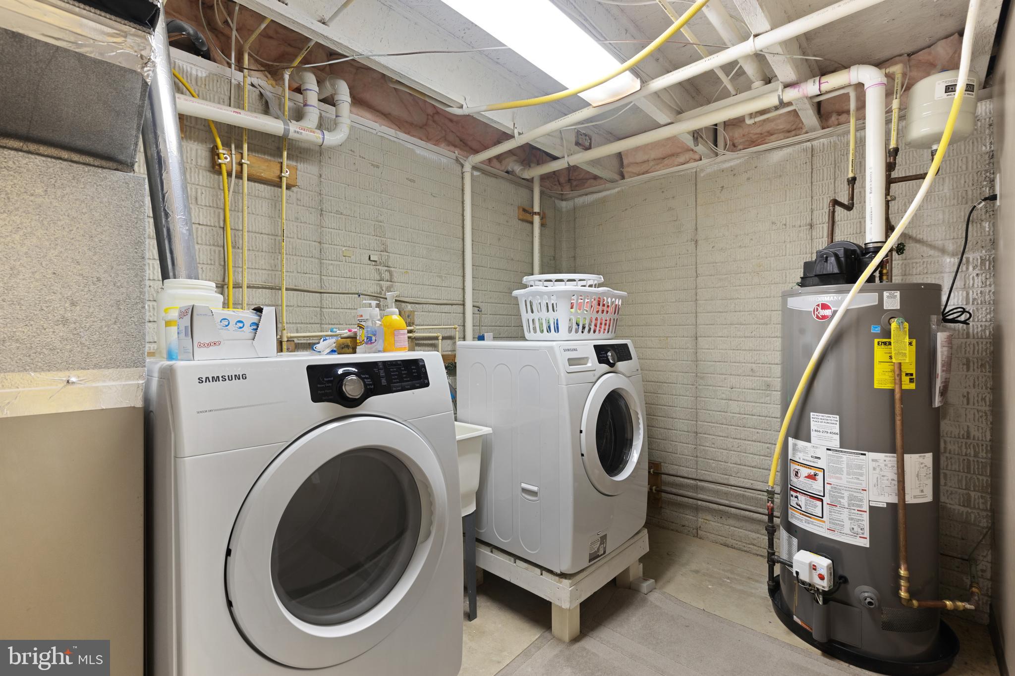 5824 Clearspring Road Baltimore, MD 21212 - Photo 35 of 39 LAUNDRY