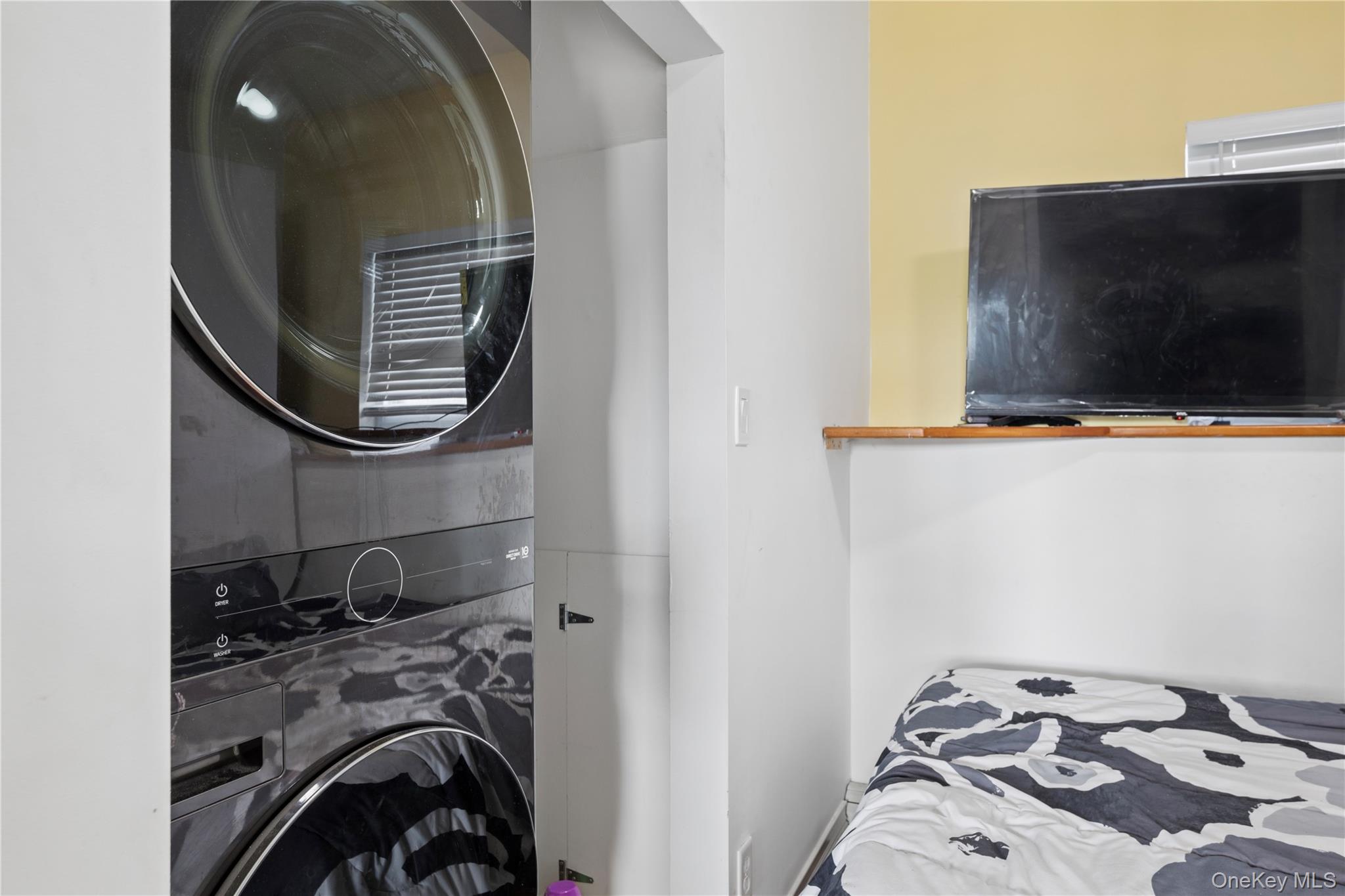 40 Scholar Lane Commack, NY 11725 - Photo 37 of 49 a utility room with dryer and washer
