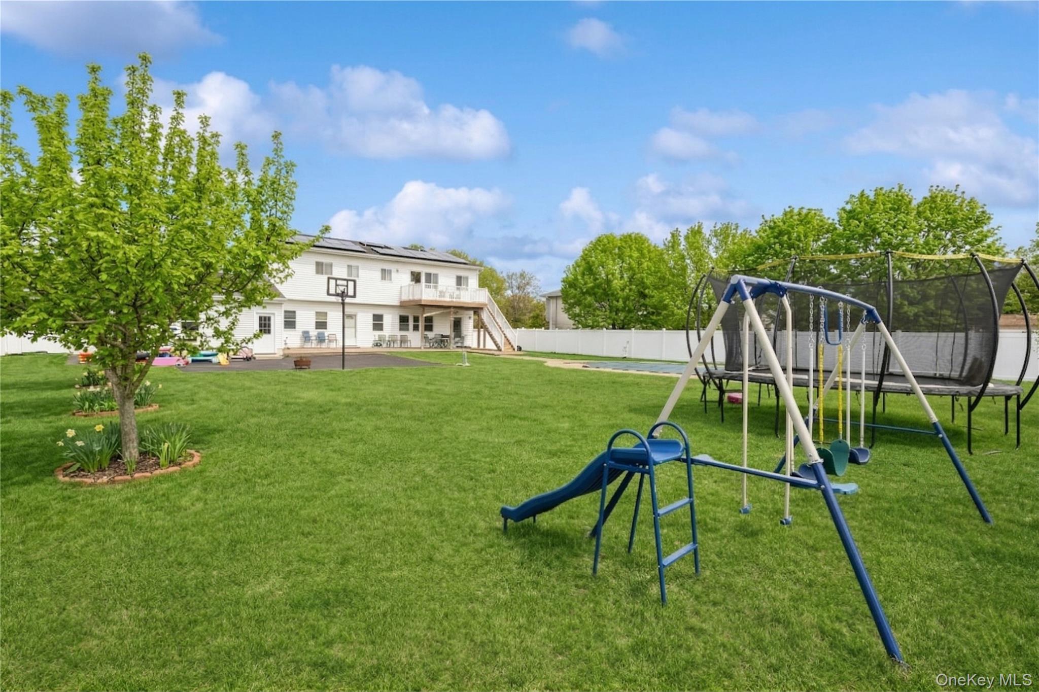 40 Scholar Lane Commack, NY 11725 - Photo 42 of 49