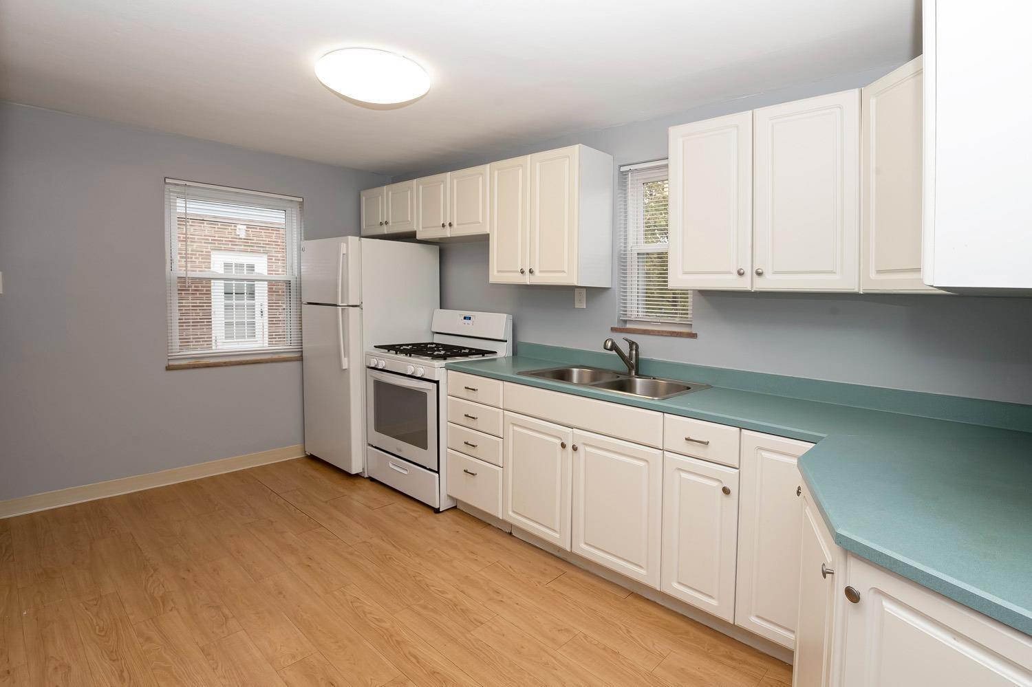 528 Roebling Road Cincinnati, OH 45238 - Photo 8 of 29