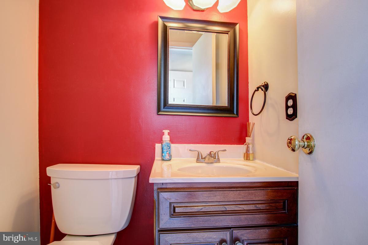 19 Perryfalls Place Baltimore, MD 21236 - Photo 3 of 30 Main Level Powder Room