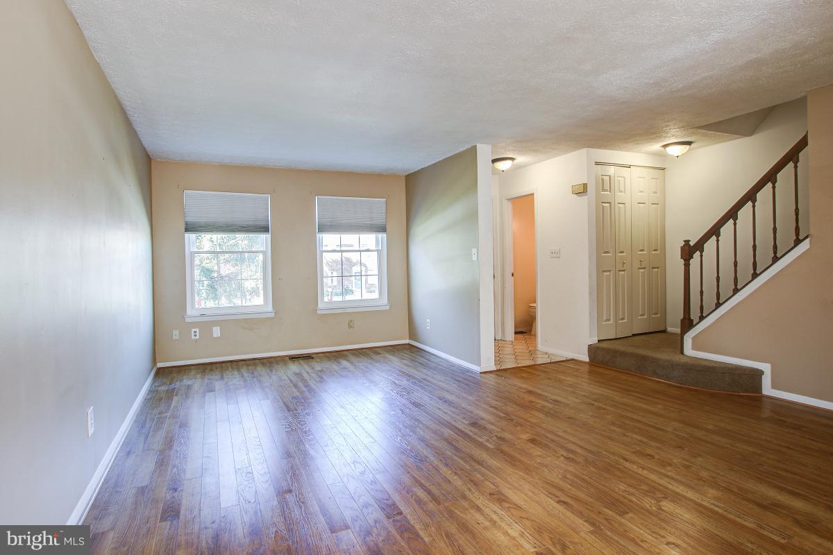 19 Perryfalls Place Baltimore, MD 21236 - Photo 6 of 30 Living Room