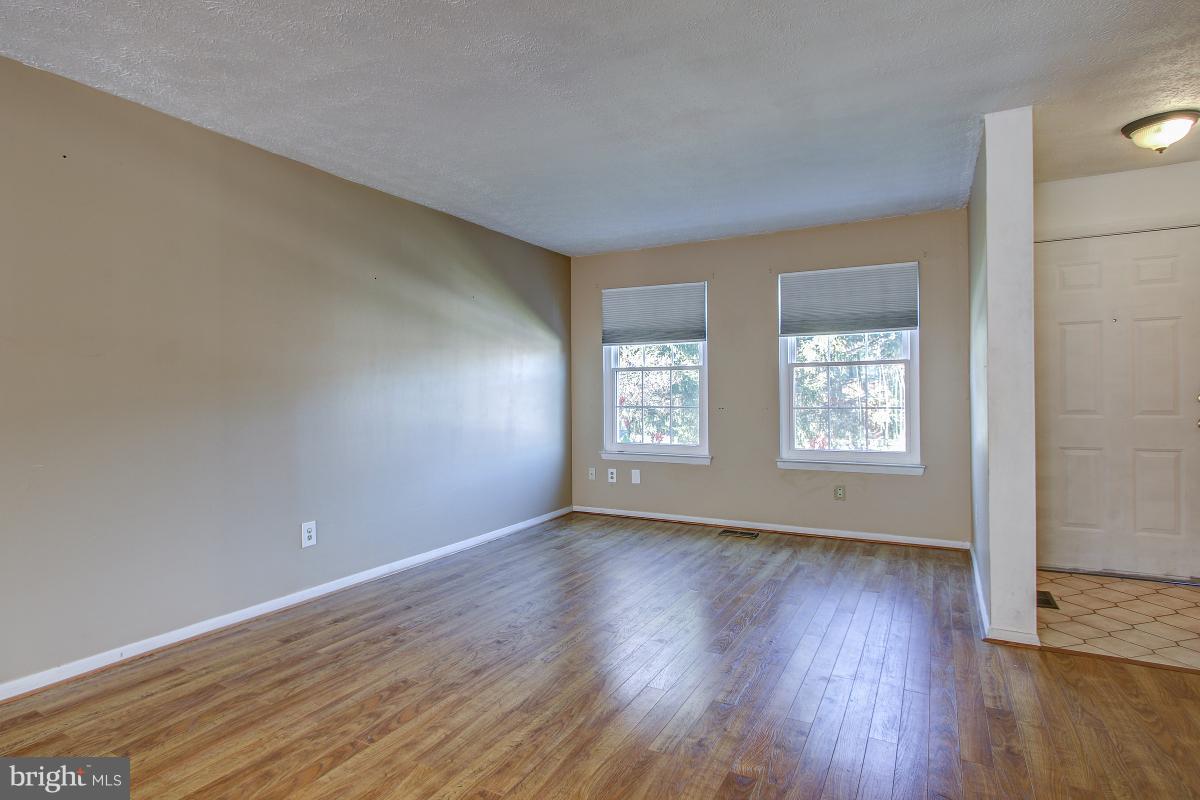 19 Perryfalls Place Baltimore, MD 21236 - Photo 7 of 30 Living Room