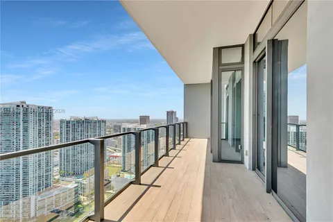 $930,000 | 68 Southeast 6th Street, Unit 4110, Miami, FL 33131