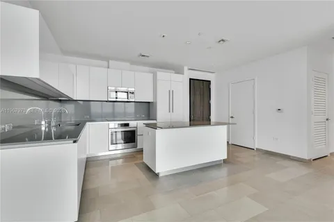 $930,000 | 68 Southeast 6th Street, Unit 4110, Miami, FL 33131
