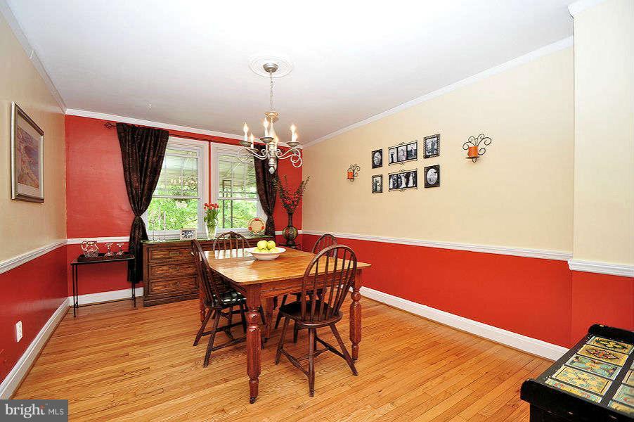 335 Whitfield Road Baltimore, MD 21228 - Photo 7 of 19 Dining Room