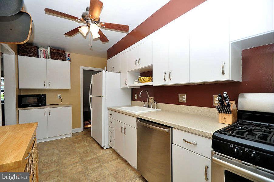 335 Whitfield Road Baltimore, MD 21228 - Photo 9 of 19 Kitchen