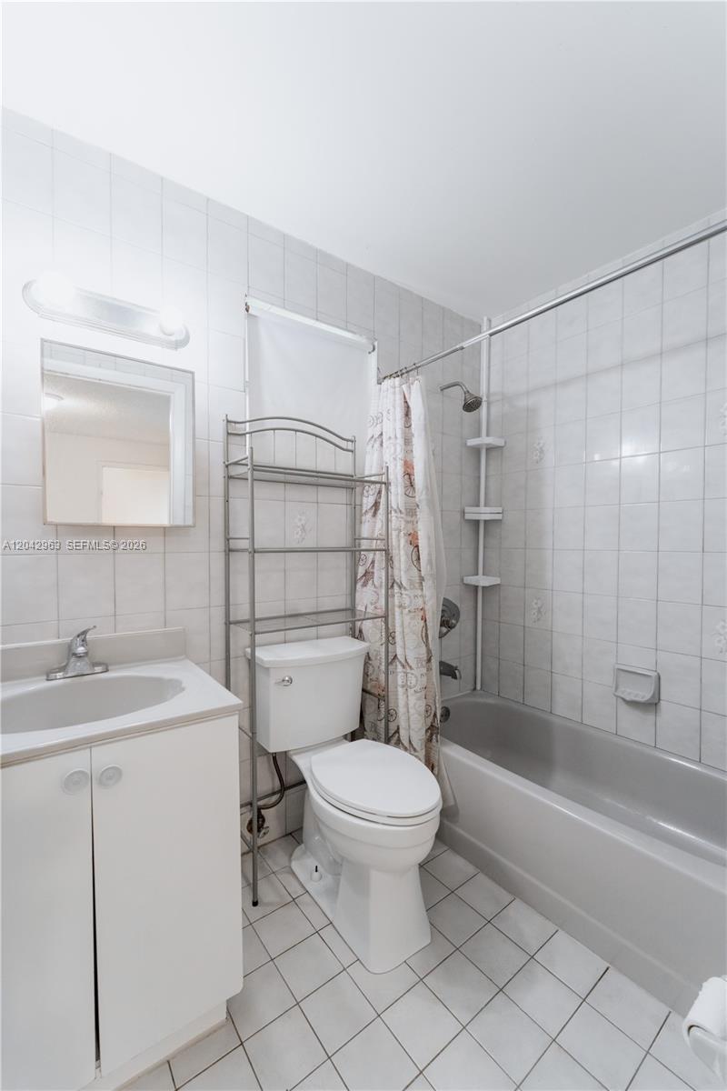 9265 Southwest 38th Street Miami, FL 33165 - Photo 15 of 18