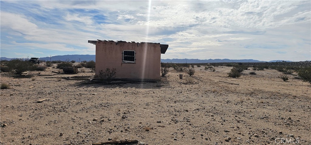 1234 Brant Cross Road Twentynine Palms, CA 92277 - Photo 5 of 7 a view of a dry yard with wooden fence