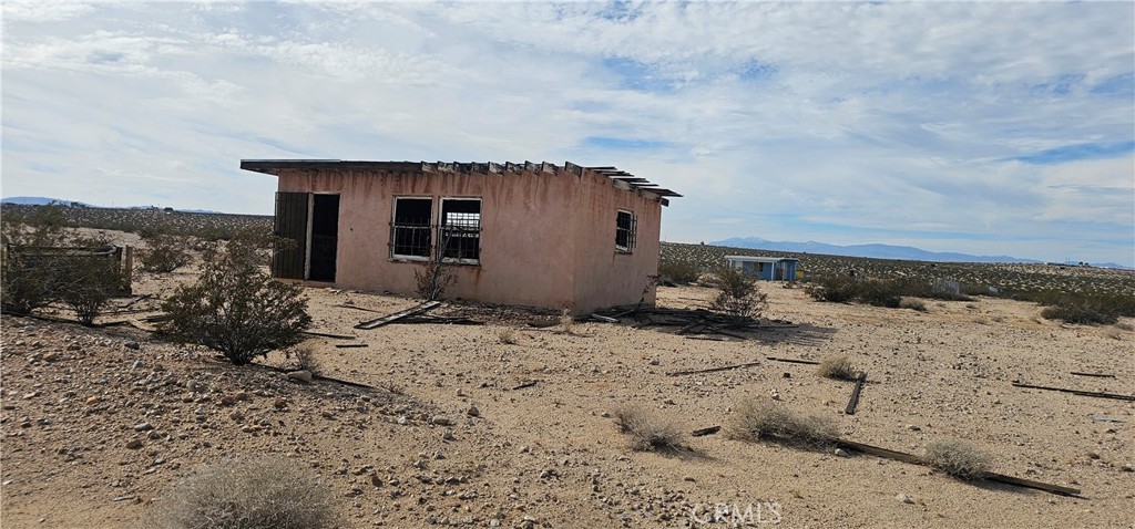 1234 Brant Cross Road Twentynine Palms, CA 92277 - Photo 7 of 7 a view of a dry yard with large trees