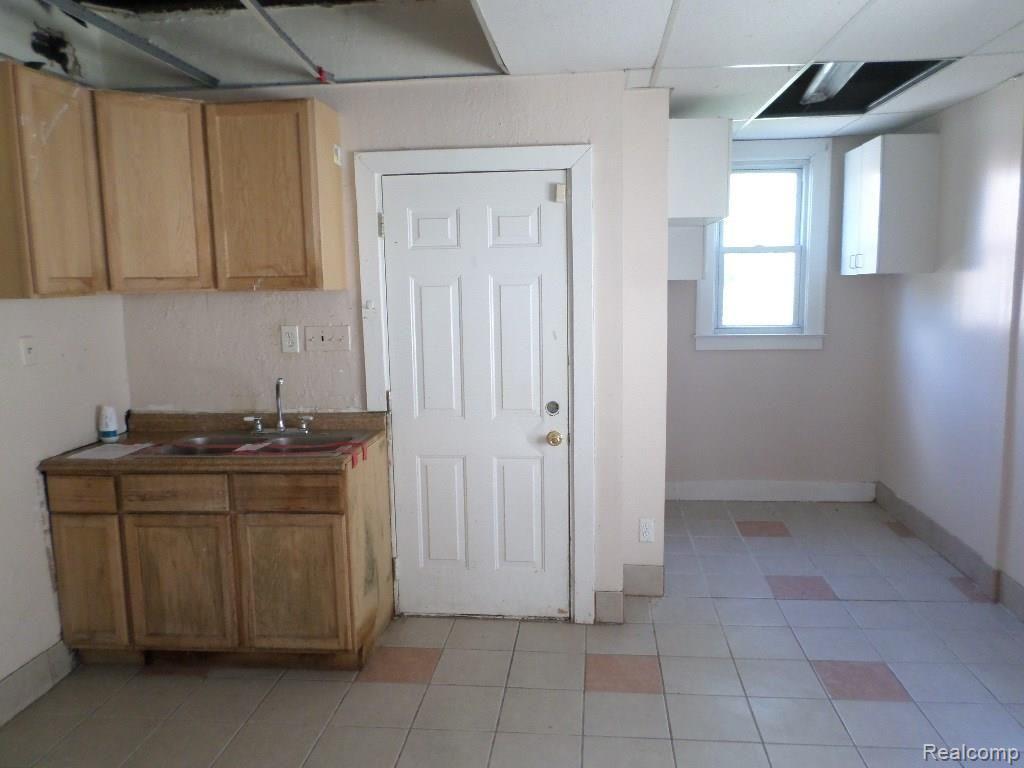 4504 Springwells Street Detroit, MI 48210 - Photo 5 of 17 118.JPG