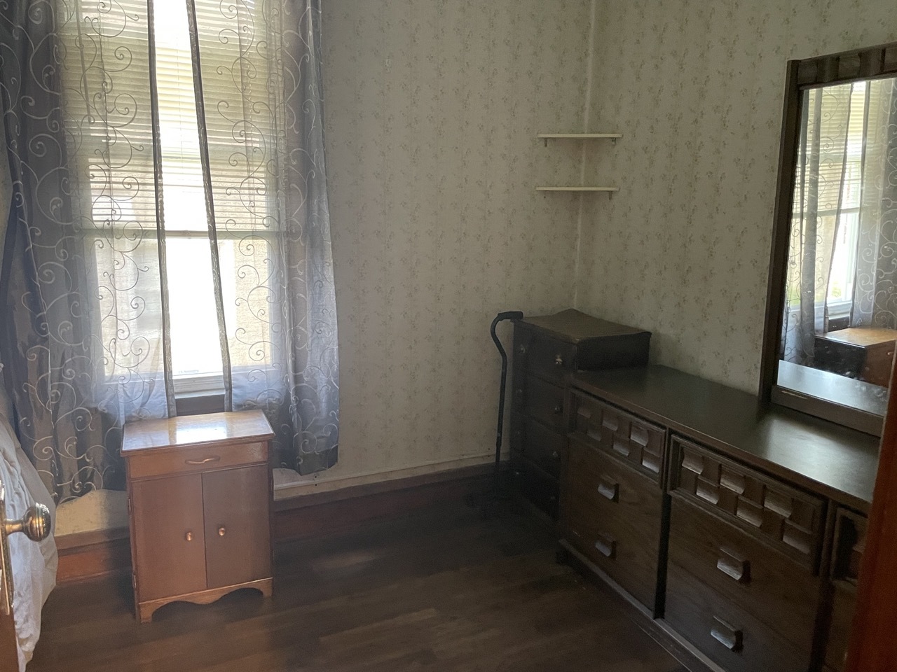 4555 South Francisco Avenue Chicago, IL 60632 - Photo 11 of 40 a room with window and cabinet