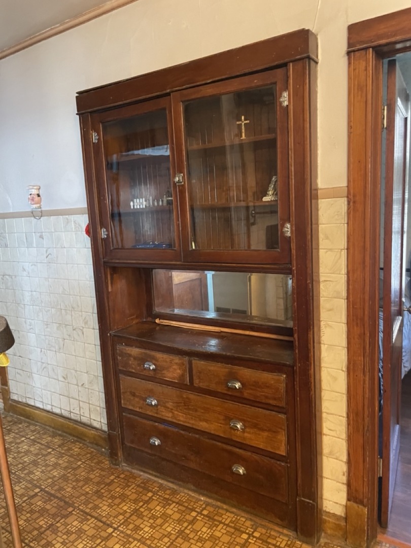 4555 South Francisco Avenue Chicago, IL 60632 - Photo 12 of 40 a living room with closet