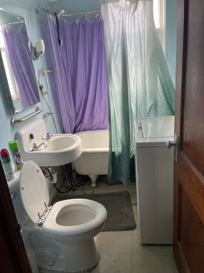 4555 South Francisco Avenue Chicago, IL 60632 - Photo 15 of 40 a bathroom with a toilet a sink and tub