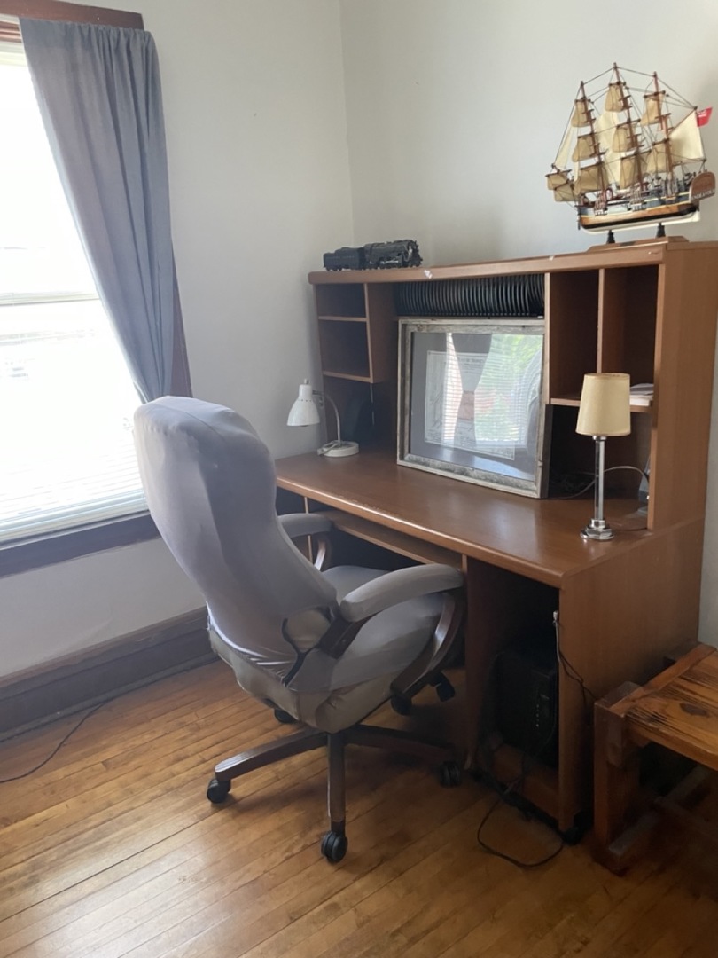 4555 South Francisco Avenue Chicago, IL 60632 - Photo 17 of 40 a workspace with furniture and a window