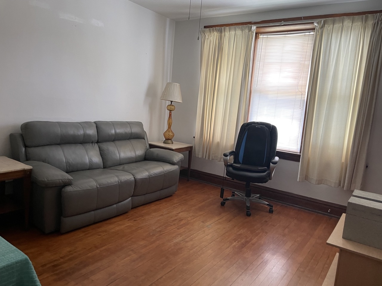 4555 South Francisco Avenue Chicago, IL 60632 - Photo 19 of 40 a living room with furniture and a window