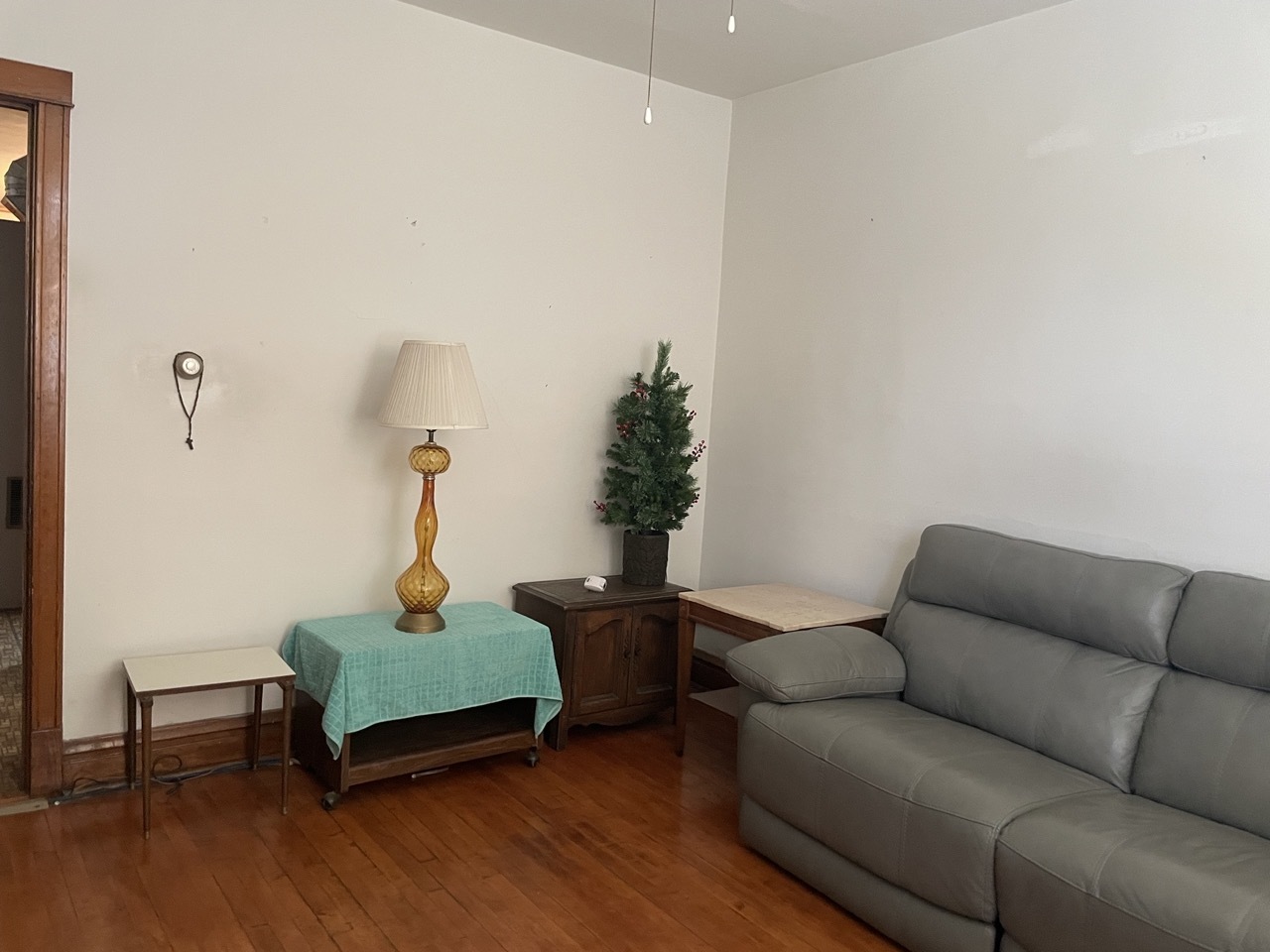 4555 South Francisco Avenue Chicago, IL 60632 - Photo 21 of 40 a living room with furniture
