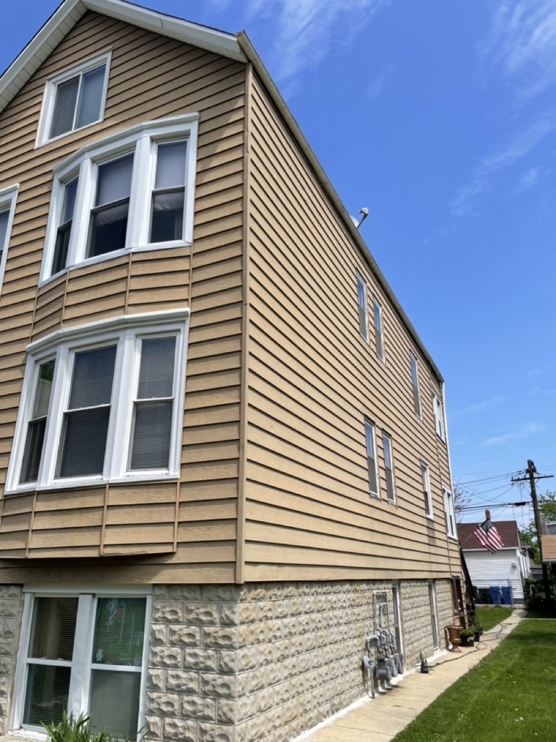 4555 South Francisco Avenue Chicago, IL 60632 - Photo 4 of 40 a front view of a house