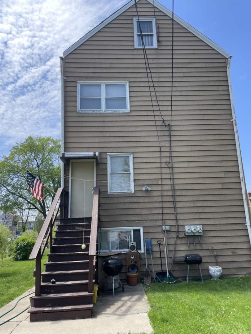 4555 South Francisco Avenue Chicago, IL 60632 - Photo 5 of 40 a view of house with a backyard