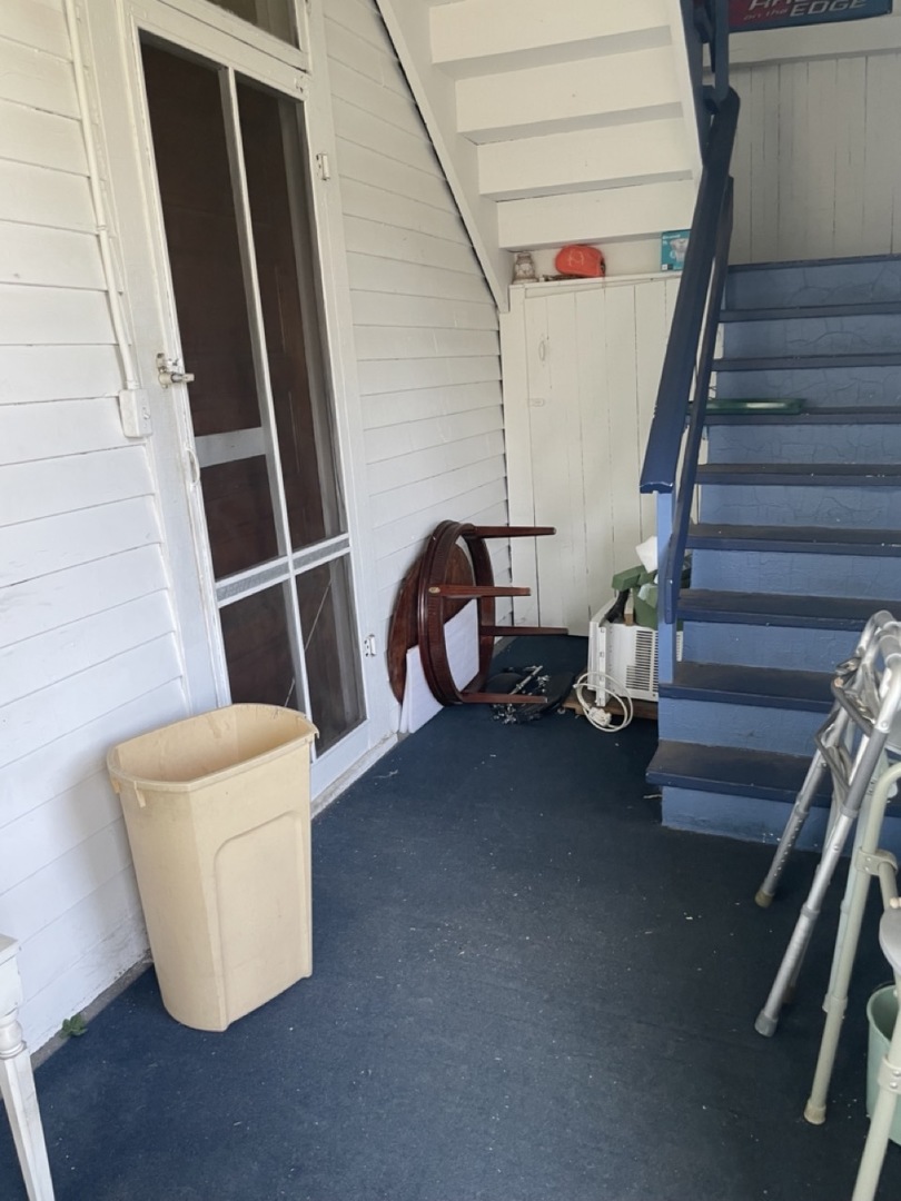 4555 South Francisco Avenue Chicago, IL 60632 - Photo 7 of 40 a view of entryway and hall