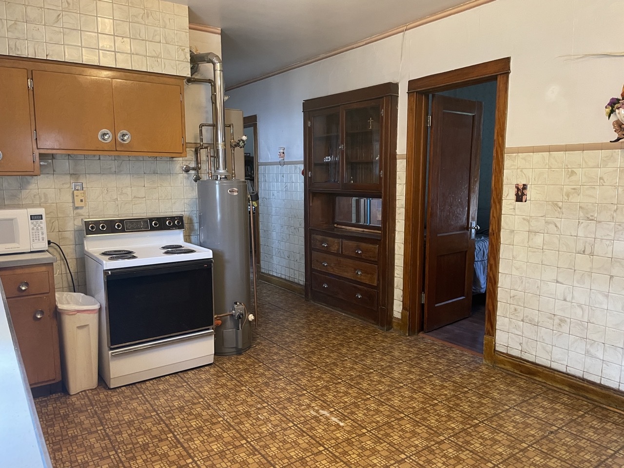 4555 South Francisco Avenue Chicago, IL 60632 - Photo 9 of 40 a kitchen with a stove and a refrigerator