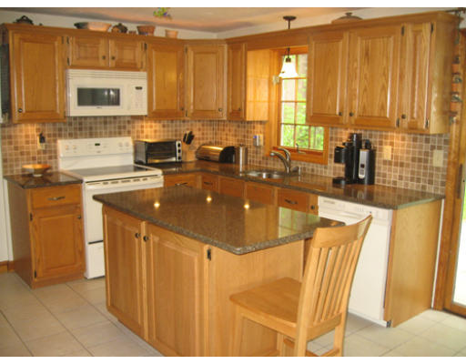 3 Parmenter Road Hudson, MA 01749 - Photo 3 of 22 Gallery Image 3
