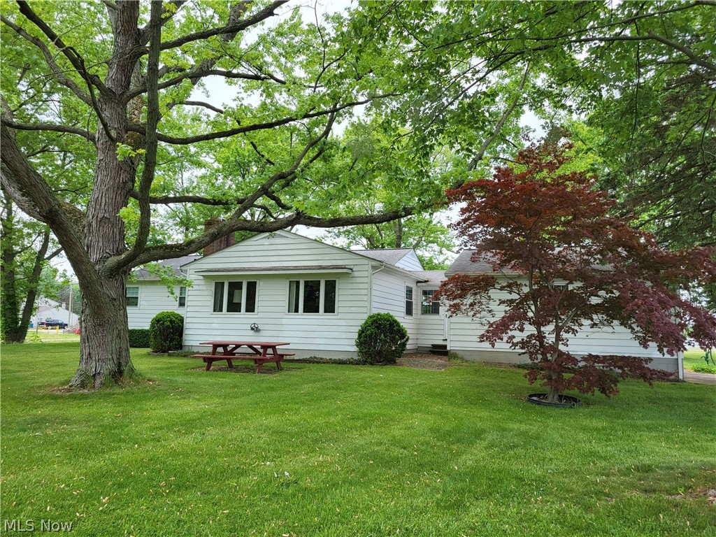 6465 Stoney Ridge Road North Ridgeville, OH 44039 - Photo 4 of 17 Ranch-style house with a rear yard