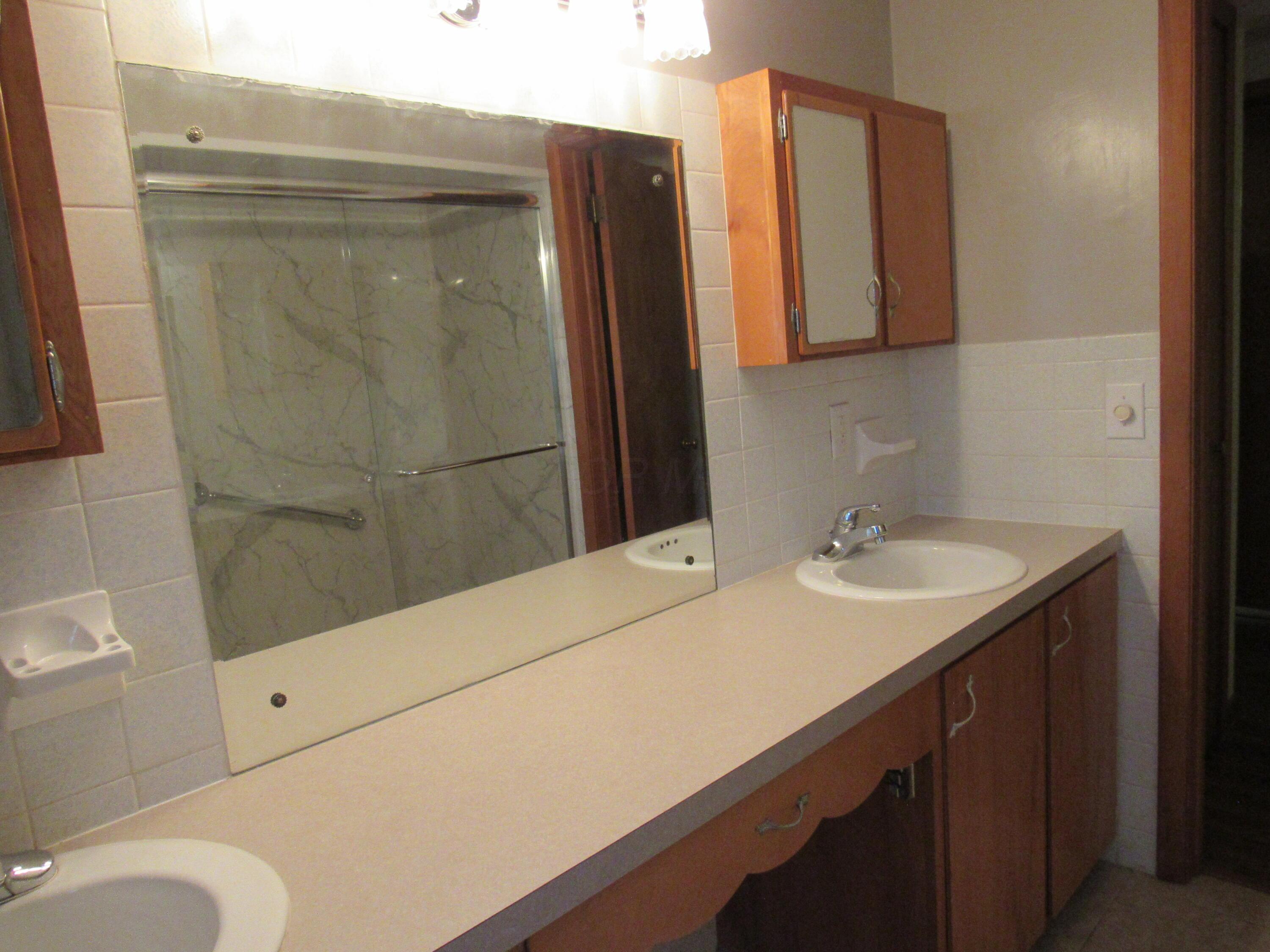 41 Mickey Road Shelby, OH 44875 - Photo 15 of 26 Main bathroom