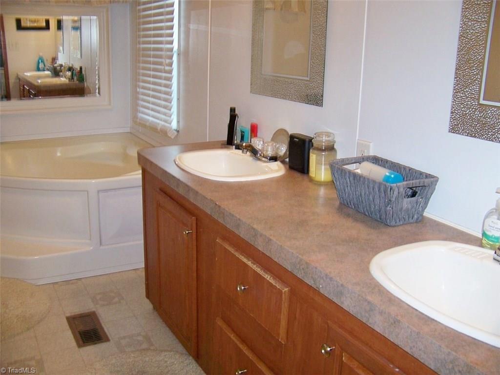 690 Jim Hill Road Pilot Mountain, NC 27041 - Photo 11 of 21 Master Bath