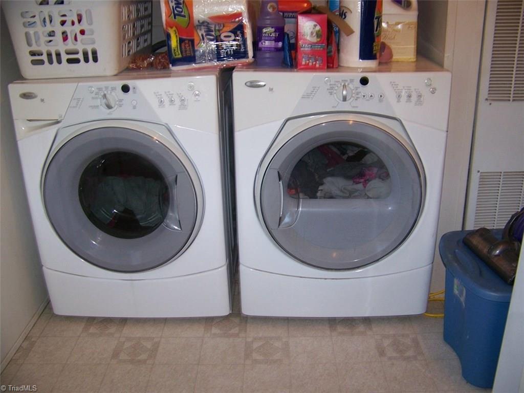 690 Jim Hill Road Pilot Mountain, NC 27041 - Photo 16 of 21 Laundry Room
