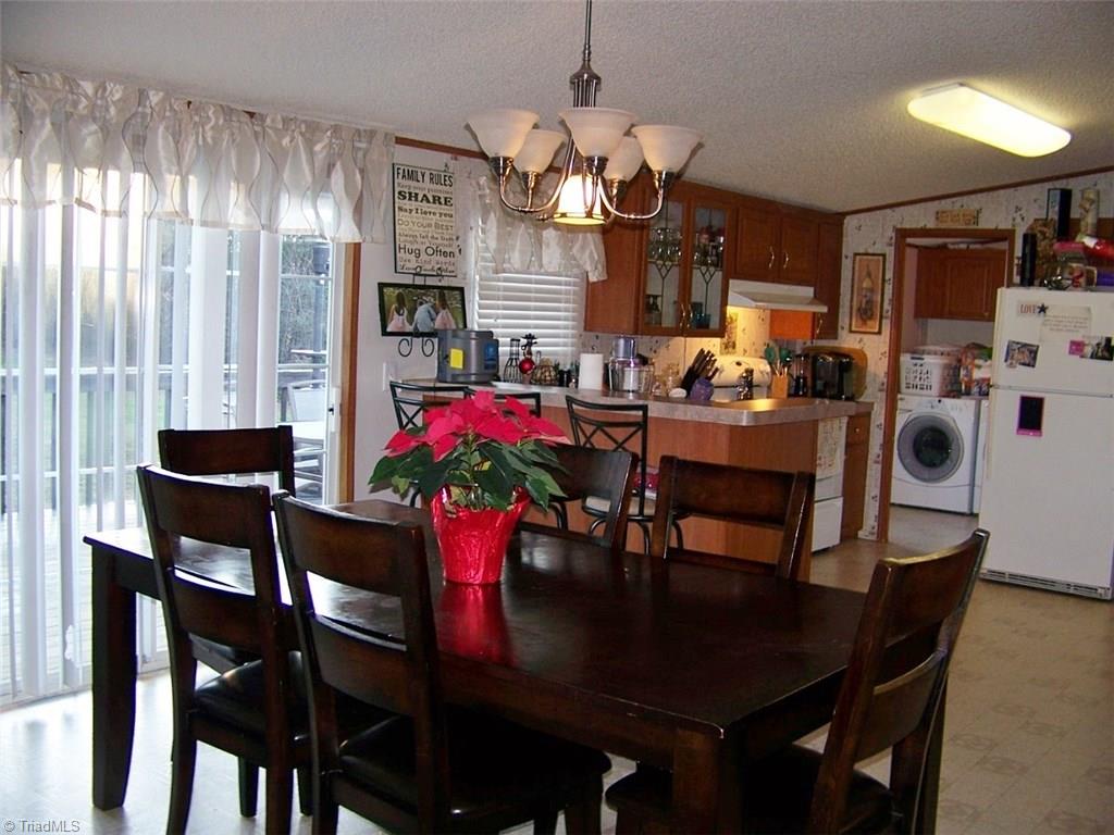 690 Jim Hill Road Pilot Mountain, NC 27041 - Photo 6 of 21 Dining Room