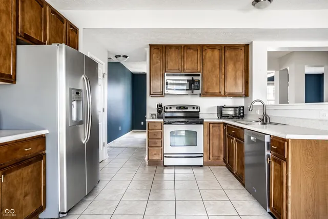 $368,500 | 6127 North Woods Edge Drive, McCordsville, IN 46055