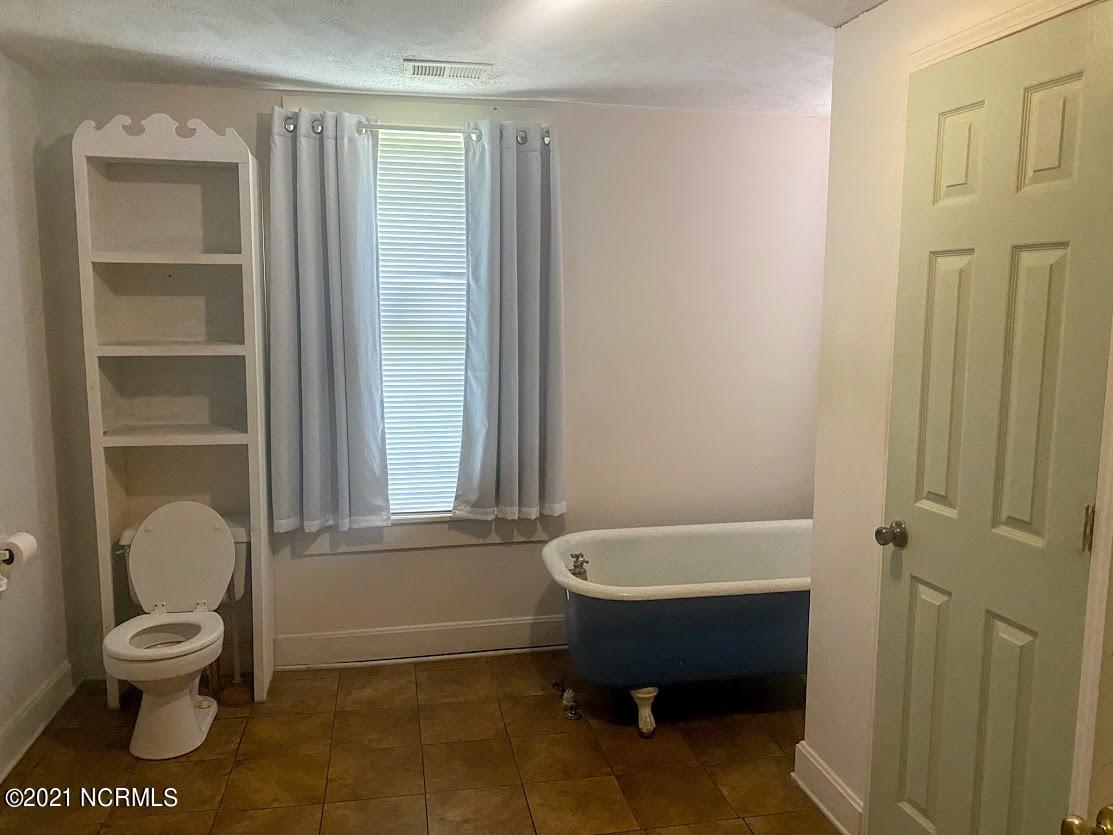 7501 X Way Road Gibson, NC 28343 - Photo 27 of 28 up bath