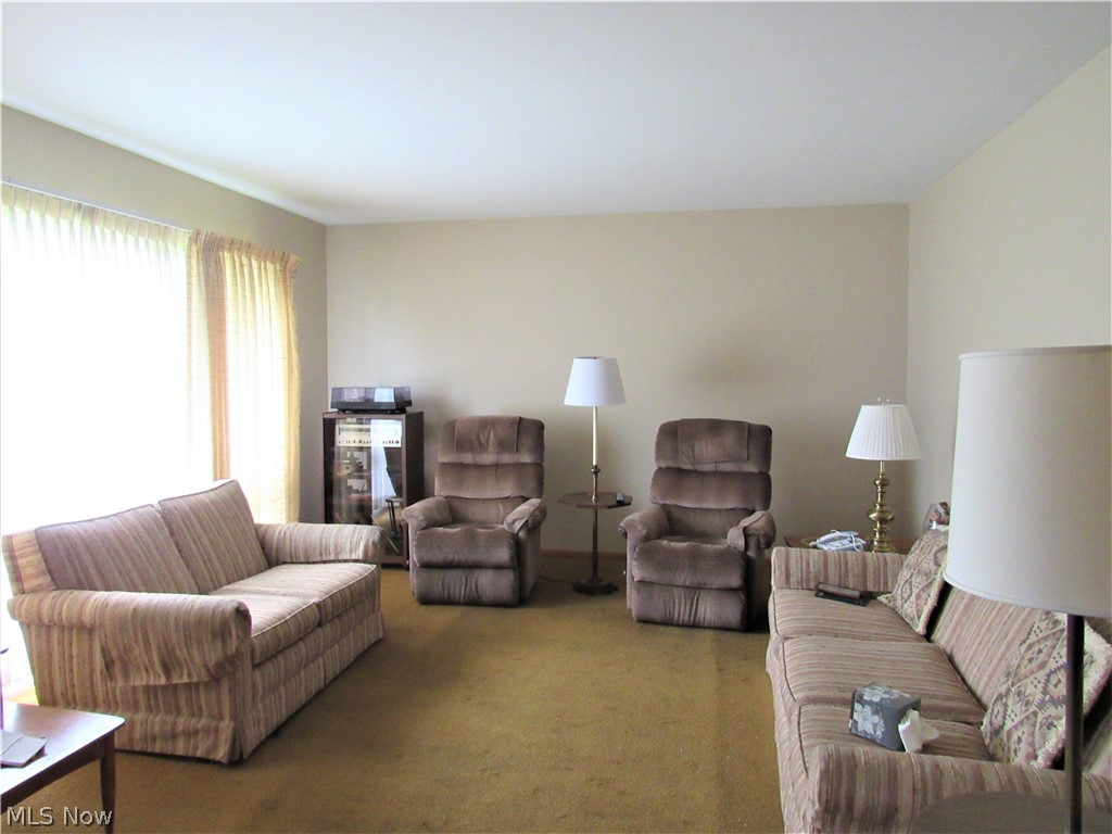 1735 Toepfer Road Akron, OH 44312 - Photo 2 of 13