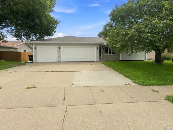 $389,000 | 112 Settler Drive, Sergeant Bluff, IA 51054